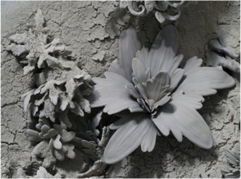 praca ceramiczna Phoebe Cummings z motywami roślinnymi